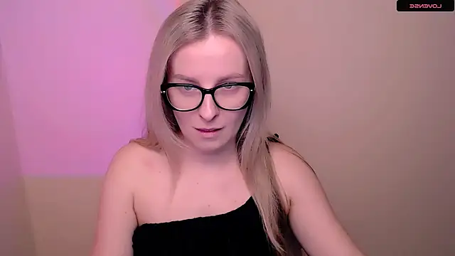 Snapshot of MariaTess_ chatting on May 12, 2026, 3:20 pm MariaTess online show from May 12, 2026, 3:20 pm