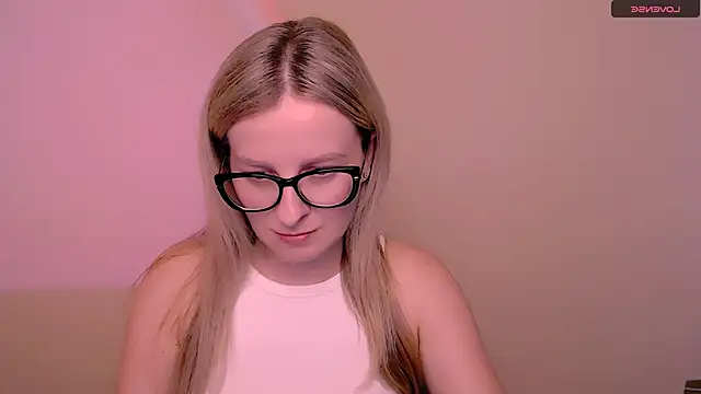 Snapshot of MariaTess_ chatting on May 25, 2026, 12:22 pm MariaTess online show from May 25, 2026, 12:22 pm