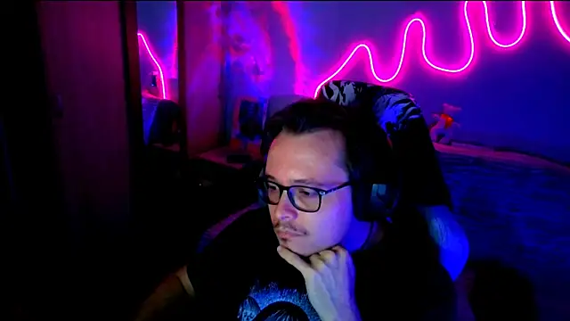 MeLanXolik online show from May 27, 2026, 10:29 pm