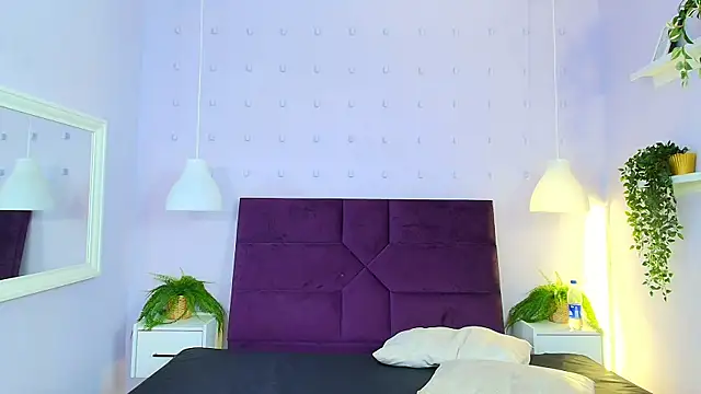 Sirenyrouss online show from July 17, 2026, 7:37 am