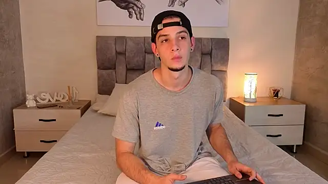 isaacblaze  online show from May 22, 2026, 3:57 am