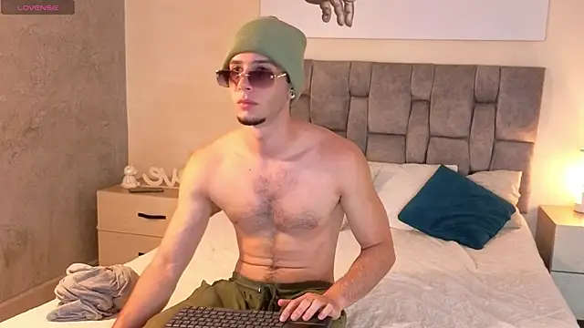 isaacblaze  online show from May 23, 2026, 3:56 am