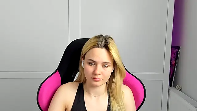 Emma starrs  online show from May 26, 2026, 7:10 pm
