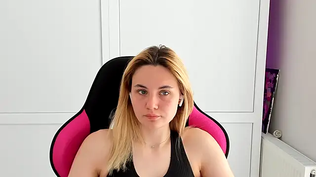 Emma starrs  online show from May 27, 2026, 12:02 pm