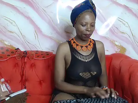 Snapshot of PreciousEbonyPearl05 chatting on May 22, 2026, 4:23 pm PreciousEbonyPearl05 online show from May 22, 2026, 4:23 pm