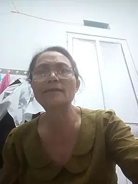Vieekee online show from May 11, 2026, 4:04 pm
