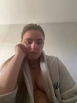 Snapshot of LexiXXoo chatting on May 17, 2026, 12:01 pm LexiXXoo online show from May 17, 2026, 12:01 pm