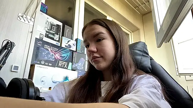 Snapshot of FewerCadre chatting on May 14, 2026, 9:05 am FewerCadre online show from May 14, 2026, 9:05 am