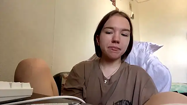 Snapshot of FewerCadre chatting on May 25, 2026, 9:04 am FewerCadre online show from May 25, 2026, 9:04 am