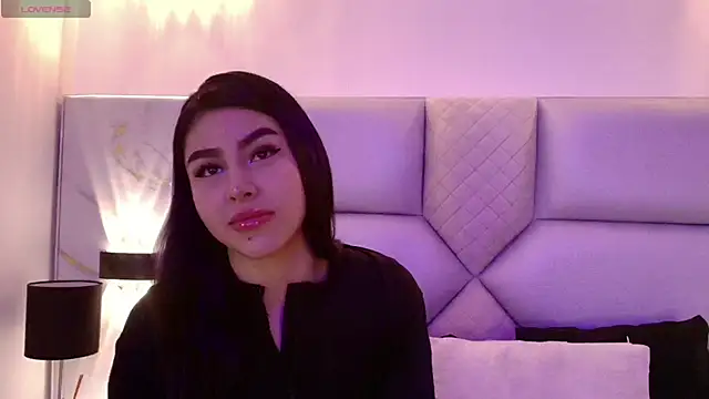 Snapshot of Helena_Whaite chatting on July 1, 2026, 2:02 am Helena Whaite online show from July 1, 2026, 2:02 am