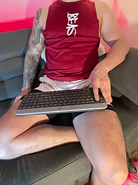 Snapshot of Oliver_browm chatting on May 13, 2026, 12:57 pm Oliver browm online show from May 13, 2026, 12:57 pm