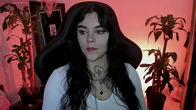 MissCharlottte 18 online show from July 17, 2026, 2:40 am
