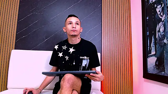 Snapshot of Isak_Berekoa chatting on June 6, 2026, 10:53 am Isak Berekoa online show from June 6, 2026, 10:53 am