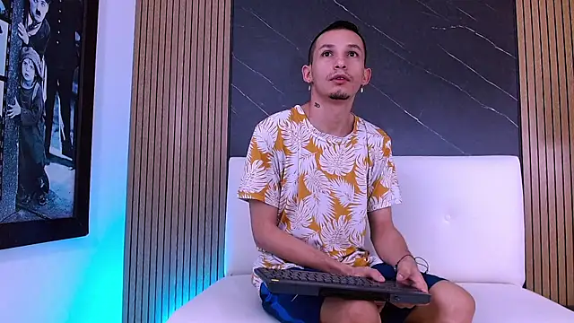 Snapshot of Isak_Berekoa chatting on June 18, 2026, 11:03 am Isak Berekoa online show from June 18, 2026, 11:03 am