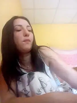 Snapshot of CarolWarren_ chatting on August 3, 2026, 12:10 pm CarolWarren online show from August 3, 2026, 12:10 pm
