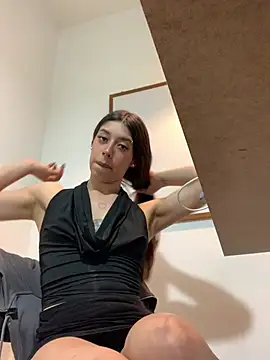 Snapshot of SarahFox- chatting on May 12, 2026, 8:17 pm SarahFox- online show from May 12, 2026, 8:17 pm