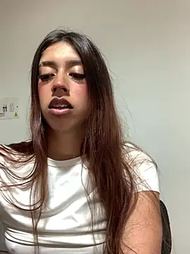 Snapshot of SarahFox- chatting on May 21, 2026, 8:38 pm SarahFox- online show from May 21, 2026, 8:38 pm