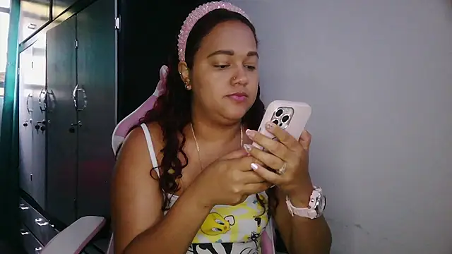 Snapshot of saramichell445734 chatting on May 26, 2026, 12:34 pm saramichell445734 online show from May 26, 2026, 12:34 pm