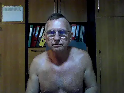 Snapshot of Robotnikm chatting on July 27, 2026, 10:22 am Robotnikm online show from July 27, 2026, 10:22 am