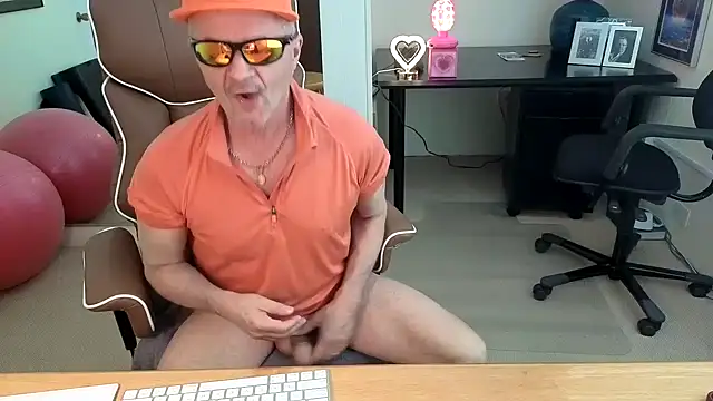 hotdadbod online show from February 15, 2026, 9:33 pm