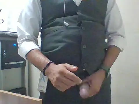 RAINBOWONE online show from May 27, 2026, 3:47 am