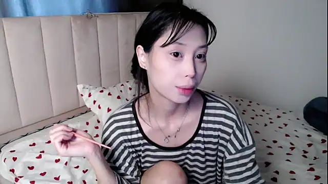 neverstoplovingme online show from May 19, 2026, 1:44 am