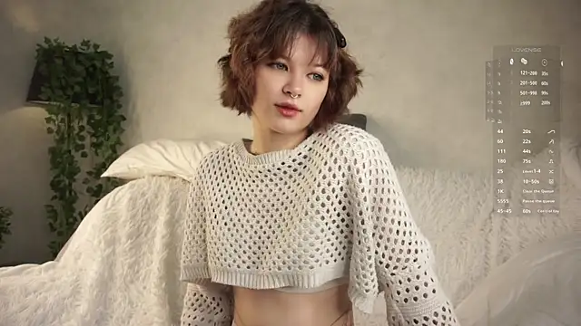 AlesiaPeasel online show from July 18, 2026, 11:19 pm