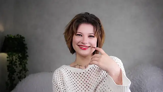 AlesiaPeasel online show from July 29, 2026, 1:37 am