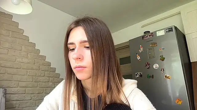 ZaraGuyette online show from July 9, 2026, 11:03 am