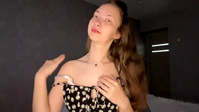 Emily Mur  online show from July 6, 2026, 5:04 am