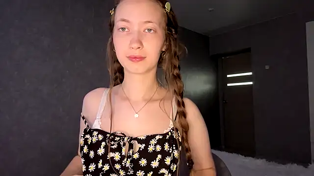 Emily Mur  online show from July 20, 2026, 5:00 am