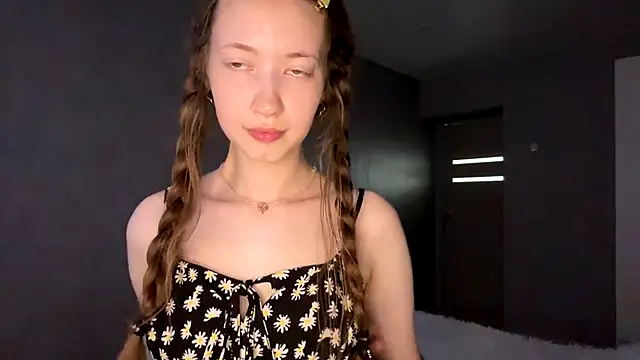 Emily Mur  online show from July 27, 2026, 5:03 am