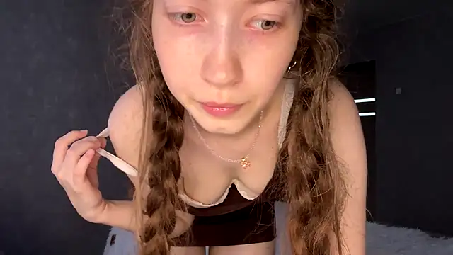 Emily Mur  online show from July 28, 2026, 11:17 am