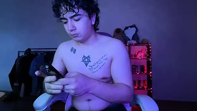 Snapshot of _ELIGOS_ chatting on August 1, 2026, 1:43 pm ELIGOS online show from August 1, 2026, 1:43 pm