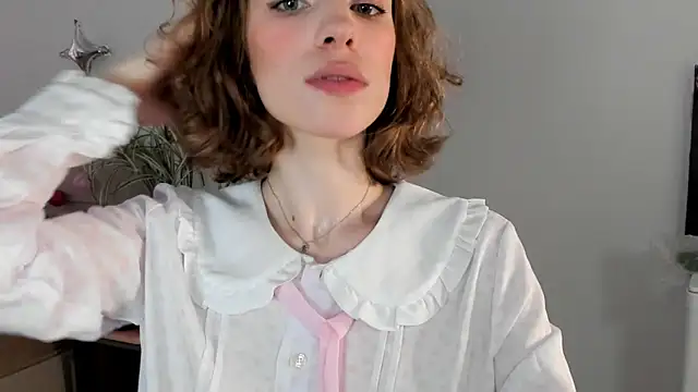 Snapshot of imogensy chatting on June 7, 2026, 2:10 pm imogensy online show from June 7, 2026, 2:10 pm