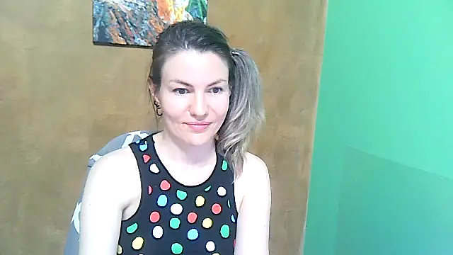 Snapshot of Margarett chatting on May 16, 2026, 10:41 pm Margarett online show from May 16, 2026, 10:41 pm