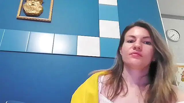 Snapshot of Margarett chatting on May 27, 2026, 4:37 pm Margarett online show from May 27, 2026, 4:37 pm