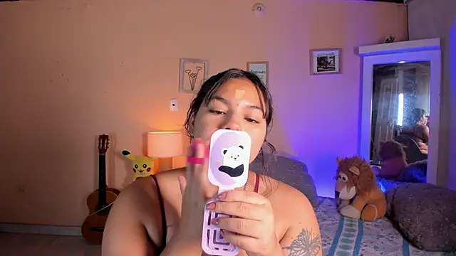 Snapshot of naomy_ruiz_ chatting on May 29, 2026, 12:03 pm naomy ruiz online show from May 29, 2026, 12:03 pm