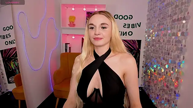 Mila  Lux online show from June 29, 2026, 8:53 pm