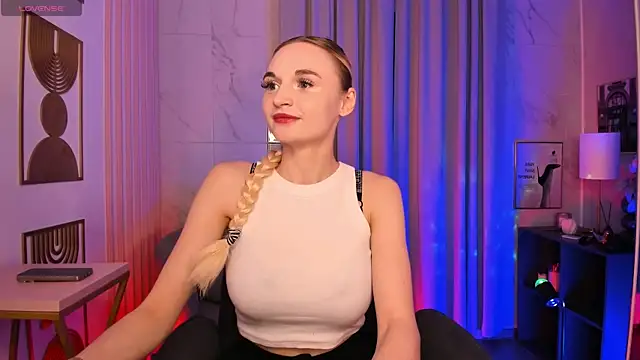 Mila  Lux online show from July 10, 2026, 9:06 pm