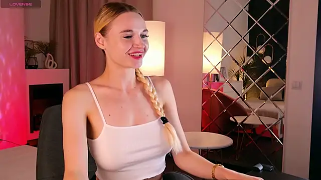 Mila  Lux online show from July 25, 2026, 5:49 am