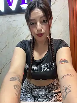 Snapshot of Miel_rousse chatting on May 17, 2026, 5:16 am Miel rousse online show from May 17, 2026, 5:16 am