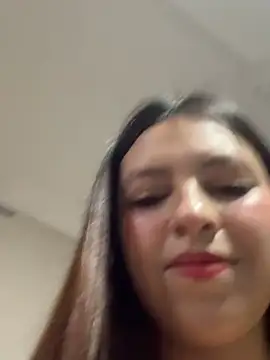 Snapshot of Miel_rousse chatting on May 20, 2026, 4:51 am Miel rousse online show from May 20, 2026, 4:51 am