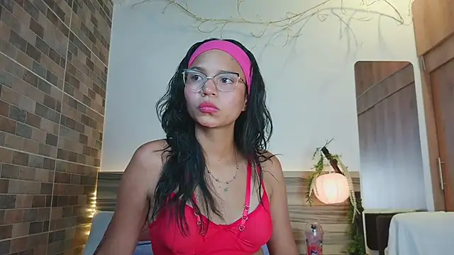 Snapshot of Evalune_ chatting on June 18, 2026, 11:20 pm Evalune online show from June 18, 2026, 11:20 pm