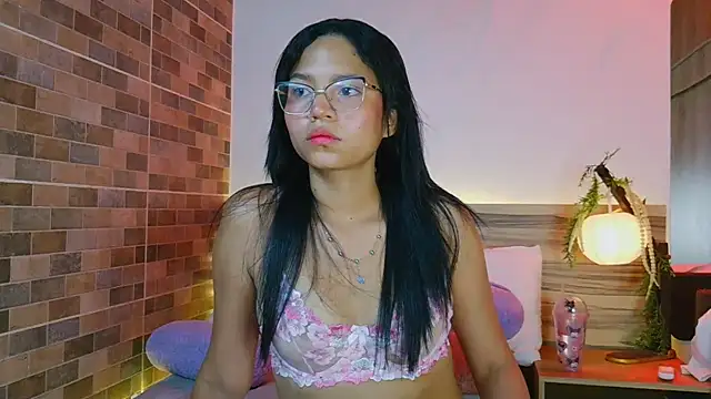 Snapshot of Evalune_ chatting on June 24, 2026, 8:52 pm Evalune online show from June 24, 2026, 8:52 pm