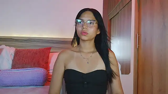Snapshot of Evalune_ chatting on June 26, 2026, 9:41 pm Evalune online show from June 26, 2026, 9:41 pm