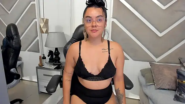 Snapshot of Perla_Watson chatting on May 28, 2026, 4:32 am Perla Watson online show from May 28, 2026, 4:32 am