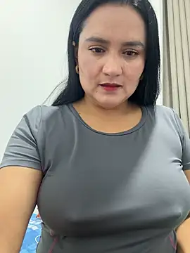 rousee69  online show from May 27, 2026, 11:02 pm