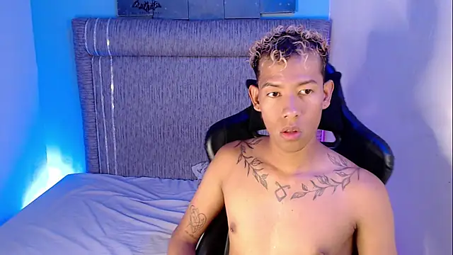 Snapshot of Taylerr_18 chatting on May 18, 2026, 4:07 am Taylerr 18 online show from May 18, 2026, 4:07 am