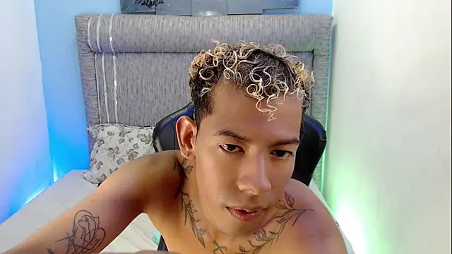 Snapshot of Taylerr_18 chatting on May 20, 2026, 12:39 am Taylerr 18 online show from May 20, 2026, 12:39 am